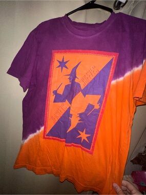 Universal studios Weasleys' Wizard Wheezes Poster T-Shirt purple size medium